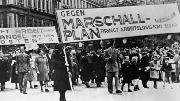 Er stieß nicht nur auf Gegenliebe: Vor allem Kommunisten demonstrierten 1948 in Deutschland gegen den Marshall-Plan mit seiner anti-sowjetischen Ausrichtung. 