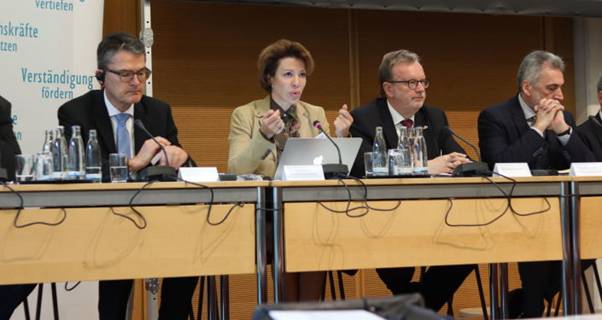 Podiumsdiskussion mit Roderich Kiesewetter, Veronika Krasheninnikova, Bernhard Kaster, Vladislav Belov