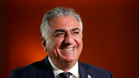 Cyrus Reza Pahlavi ist der lteste Sohn des ehemaligen Schahs des Irans , Mohammad Reza Pahlavi, und der Kaiserin Farah Pahlavi. Er ist gem der alten iranischen Verfassung designierter Thronfolger des Irans.