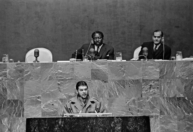 Kubas ehemaliger Industrieminister Ernesto 'Che' Guevara vor der UN-Vollversammlung am 11. Dezember 1964 – Bild: UN/TC