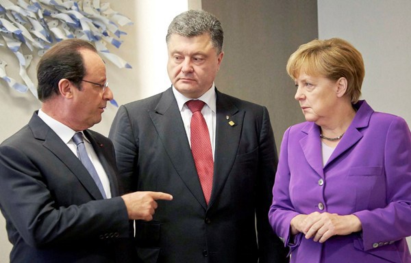 Меркель и Олланд призвали Порошенко дать самоуправление Донбассу