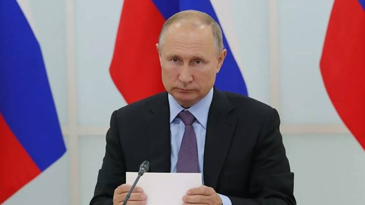 Путин поручил главам регионов посетить пострадавшие от паводков районы