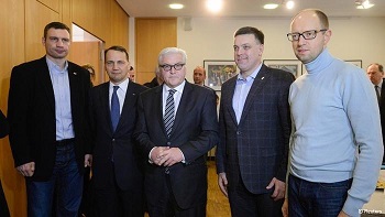 http://www.german-foreign-policy.com/pics/steinmeier_tiahnybok.jpg