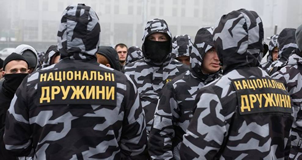 Ukrainische Nationalisten whrend der Aktion fr die Verhngung des Kriegsrechtes in Kiew