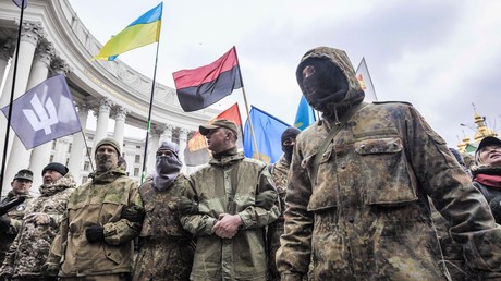 Auf den Straen present: Demonstration der rechtsexstremistischen Organisationen am zweiten Jahrestag des Maidan-Massakers am 20. Februar 2016. 