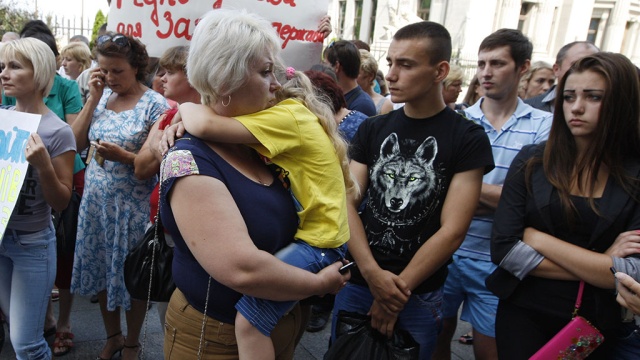 Мы голодаем!: тысячи человек протестуют в центре Киева